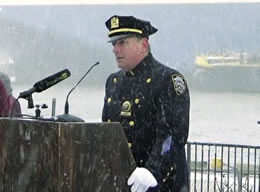 El teniente Tony Giorgio, (Director de la Guardia Ceremonial del Departamento de Policía de la Ciudad de Nueva York). Foto: Instituto Schiller